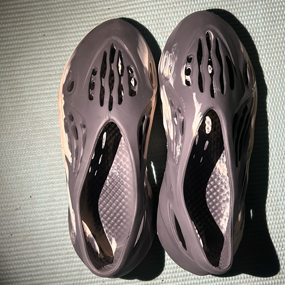 YEEZY FOAM RUNNERS